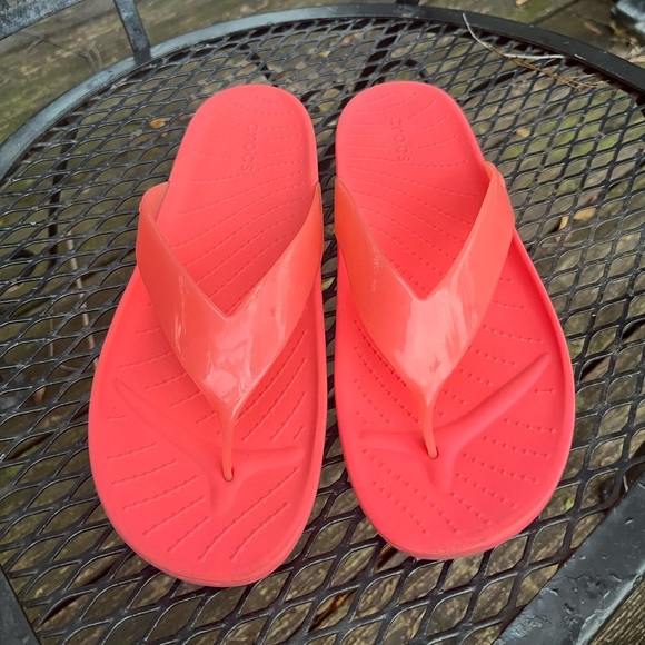 CROCS Vibrant Coral Flip Flops Size 9 - Picture 3 of 5